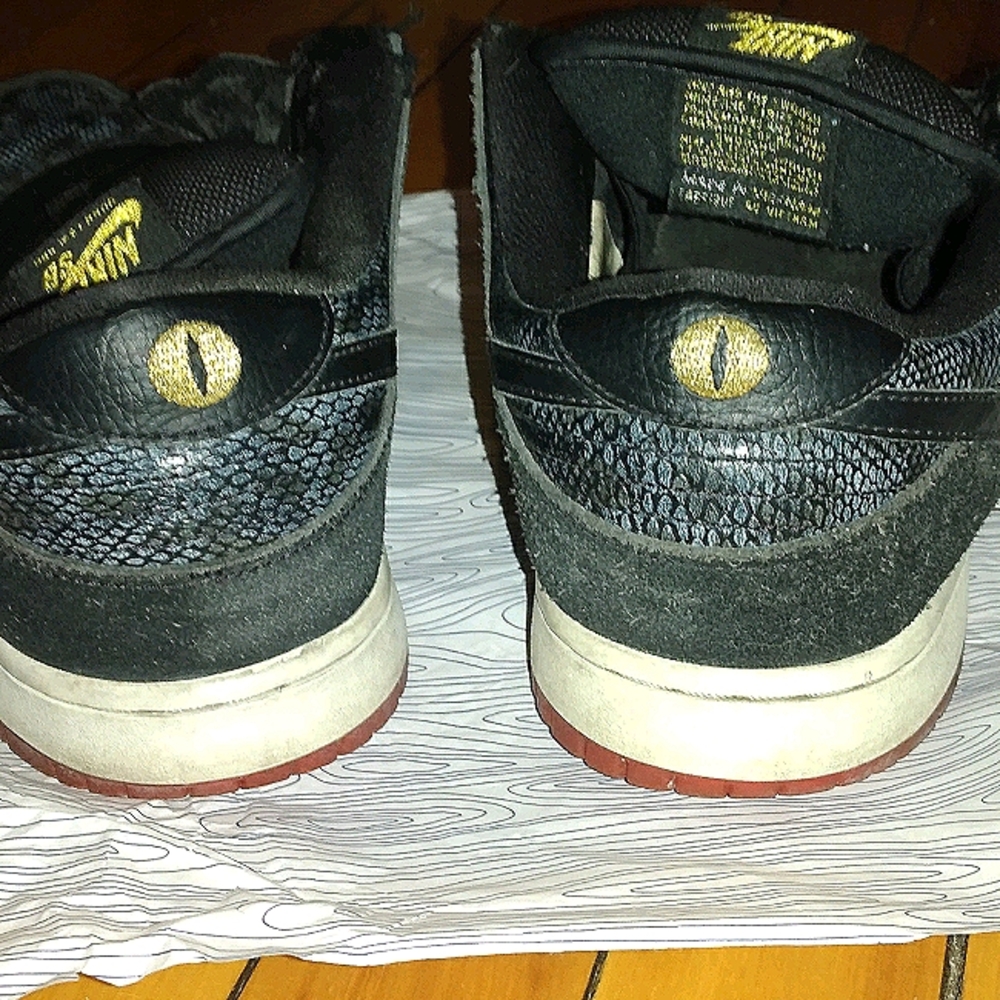 Nike Sb Dunk Low Snake Eyes